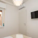 Deluxe -
