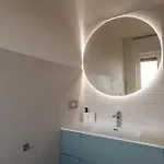 Deluxe - *